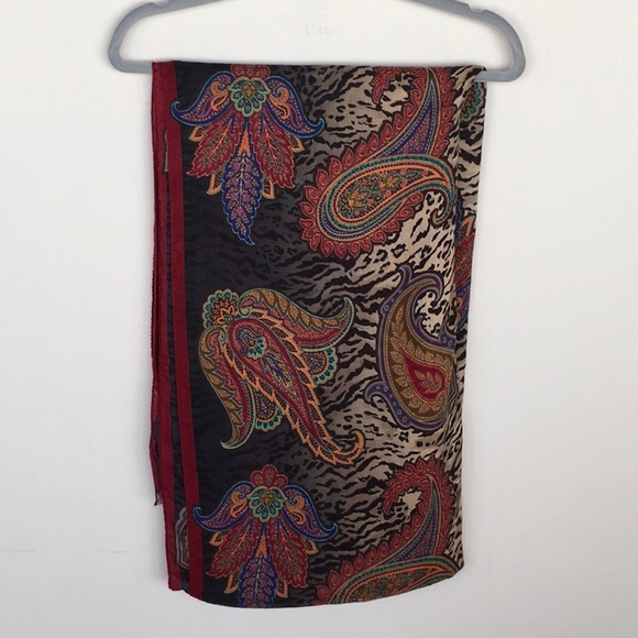 Gorgeous Scarf/Wrap - Picture 2 of 3